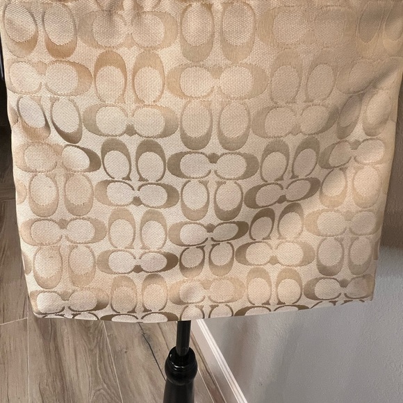 PREOWNED VINTAGE COACH CROSSBODY - Picture 4 of 13